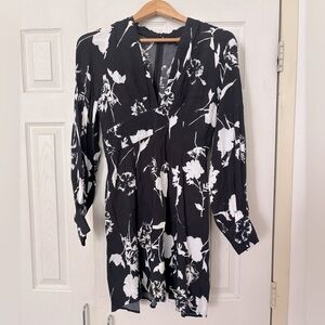 Yumi Kim long sleeved mini dress w/ deep v-neckline.  Size medium, like new!